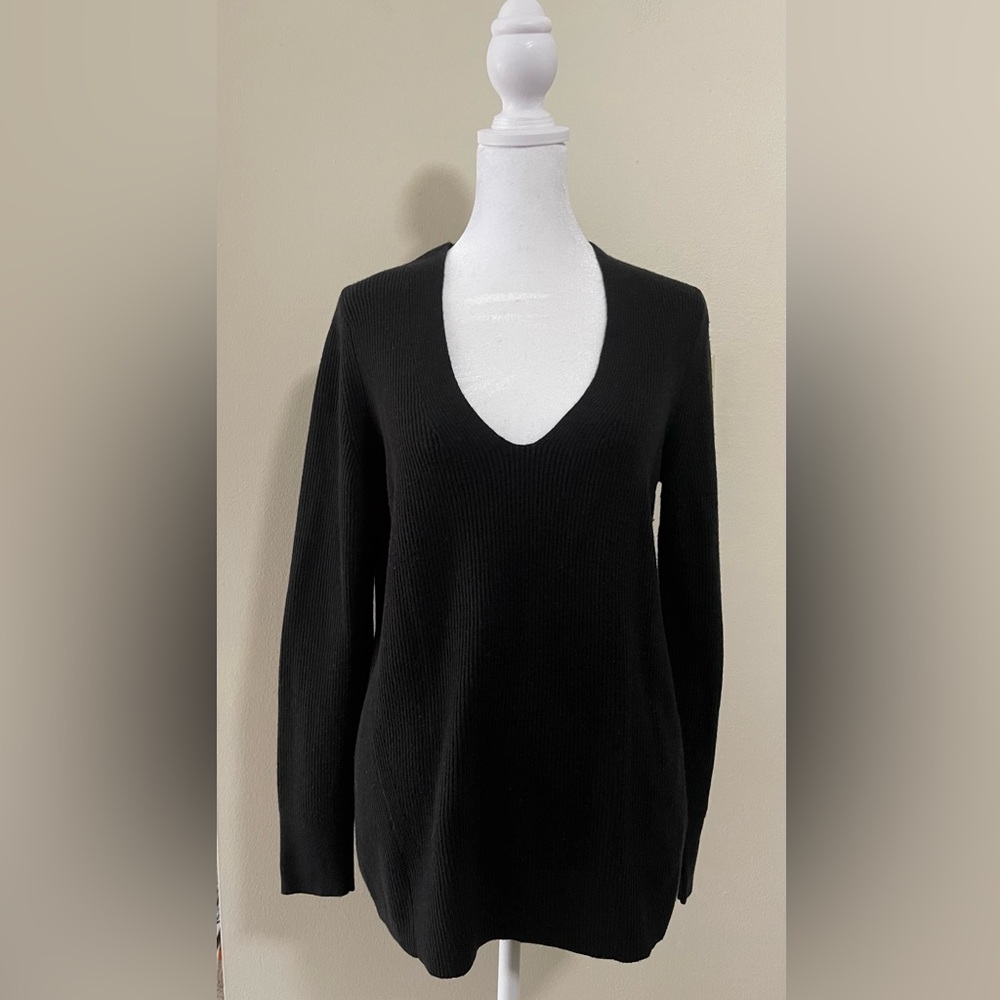 Bananas Republic Women’s Wool Blend V- Neck  Long Sleeve Sweater Pullover Sz M